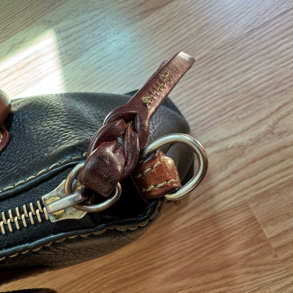 Dooney&Bourke Black Pebbled Leather crossbody bag with Brown Trim/Gold Hardware - Picture 4 of 8
